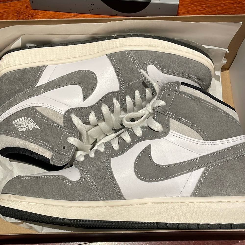 🚨 SALE // Nike Air Jordan 1 Retro High OG GS - Picture 2 of 12